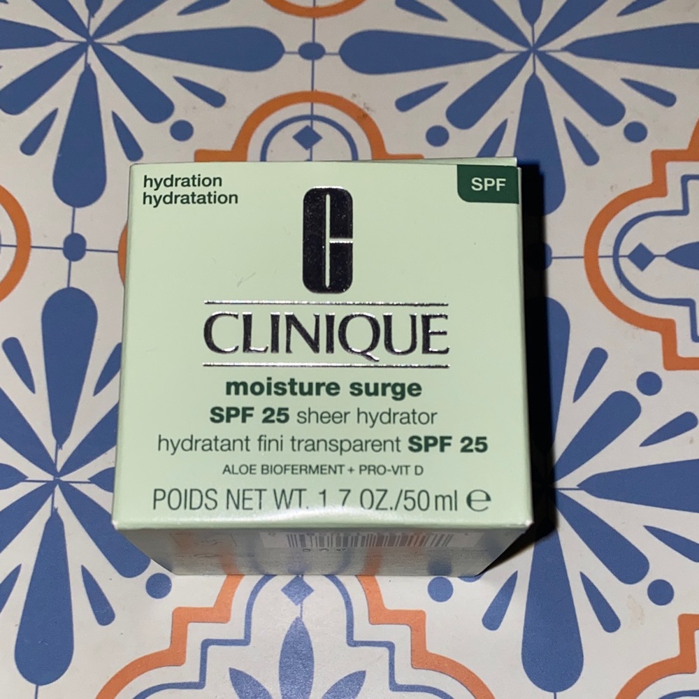 Clinique Moisture Surge SPF 25 Sheer Hydrator - Light Pink Size 1.7OZ